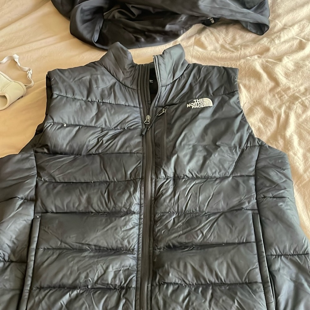 Men’s north face vest